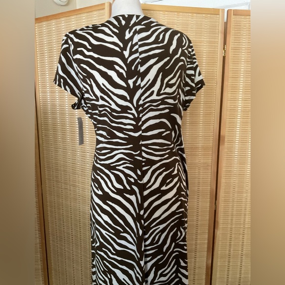 Dress - Picture 5 of 5